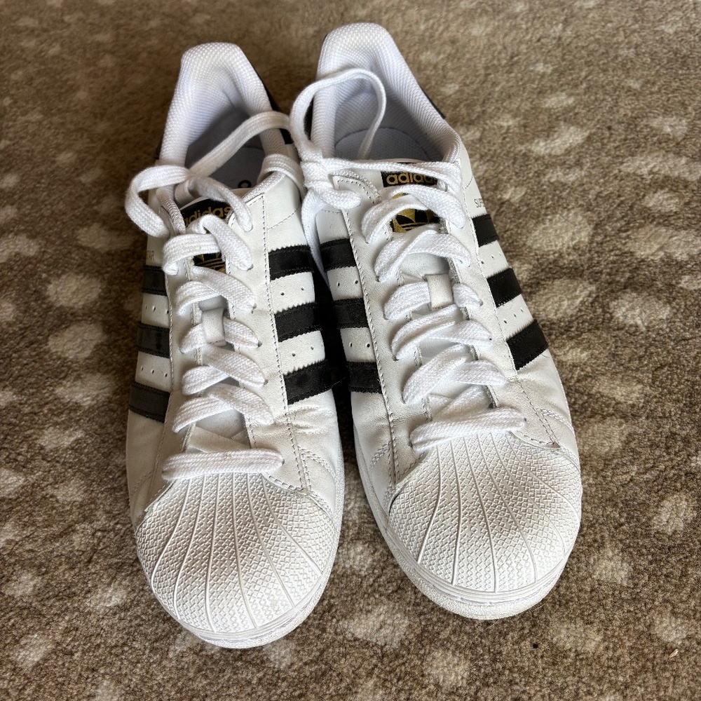Very lightly worn Adidas Superstar II Shoes